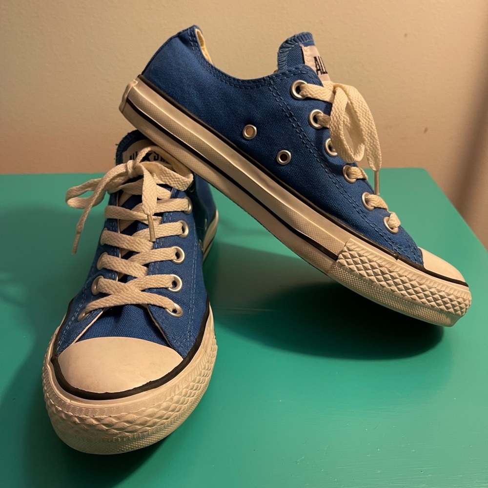 Converse All Star Low Tops - Women’s 7